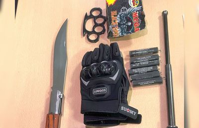 Autocarul cu suporterii Stelei a fost oprit de polițiști: le-au confiscat armele și i-au dus la secție!