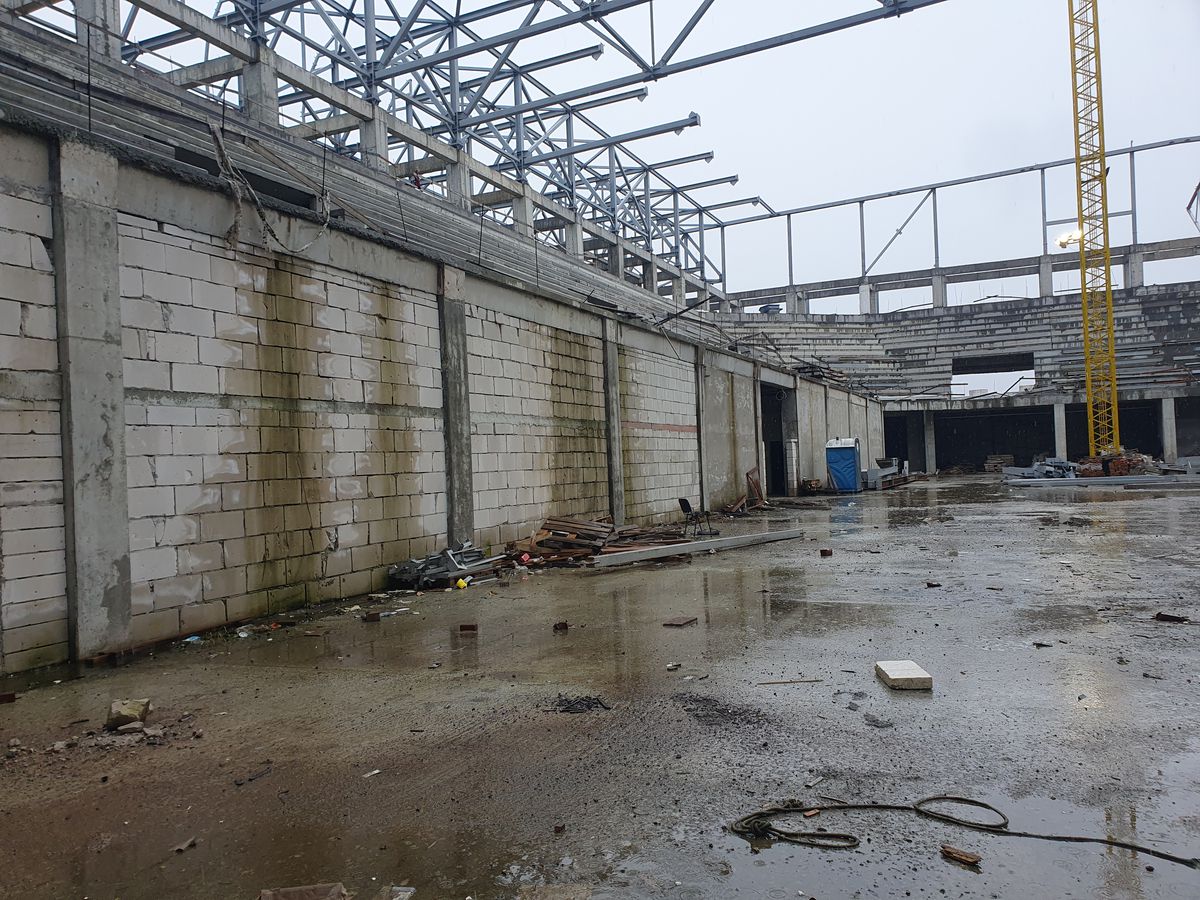 Speranțe pentru polivalenta abandonată din România » Ajunsă o ruină, noua sală a primit undă verde și lucrările urmează să fie reluate