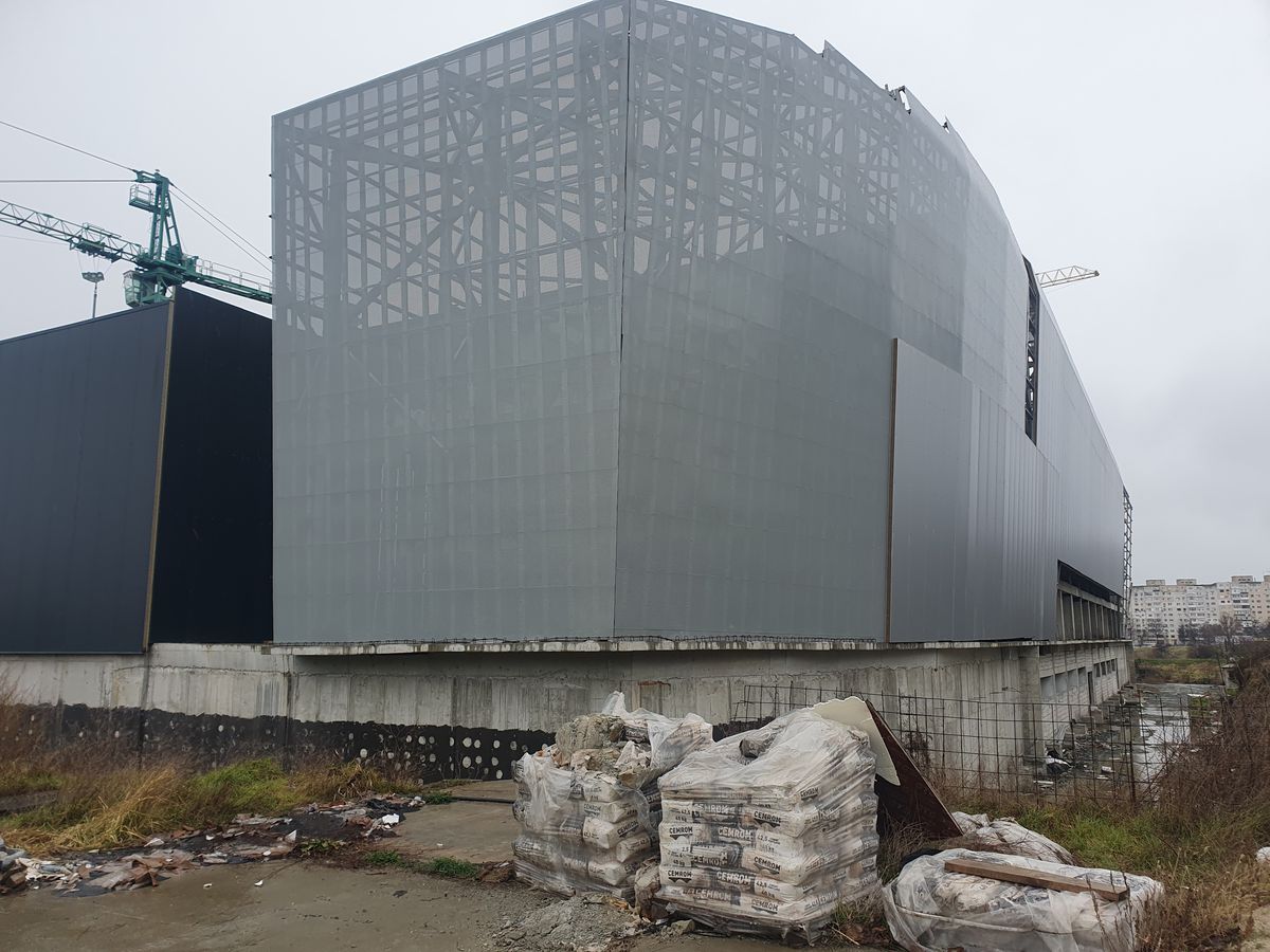 Speranțe pentru polivalenta abandonată din România » Ajunsă o ruină, noua sală a primit undă verde și lucrările urmează să fie reluate