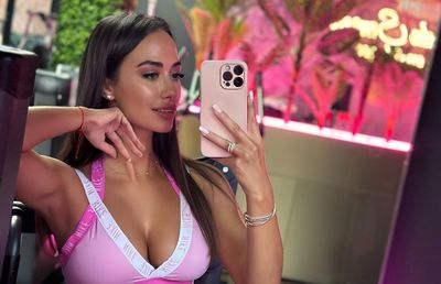 Dimineața la bancă, seară în sală » Secretele Larisei, antrenoare de fitness: „Când am poftă de dulce, asta încerc să mănânc”