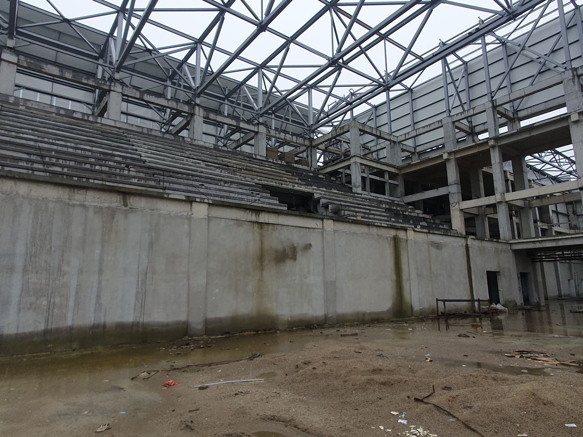 Speranțe pentru polivalenta abandonată din România » Ajunsă o ruină, noua sală a primit undă verde și lucrările urmează să fie reluate