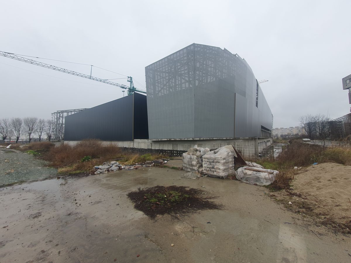 Speranțe pentru polivalenta abandonată din România » Ajunsă o ruină, noua sală a primit undă verde și lucrările urmează să fie reluate