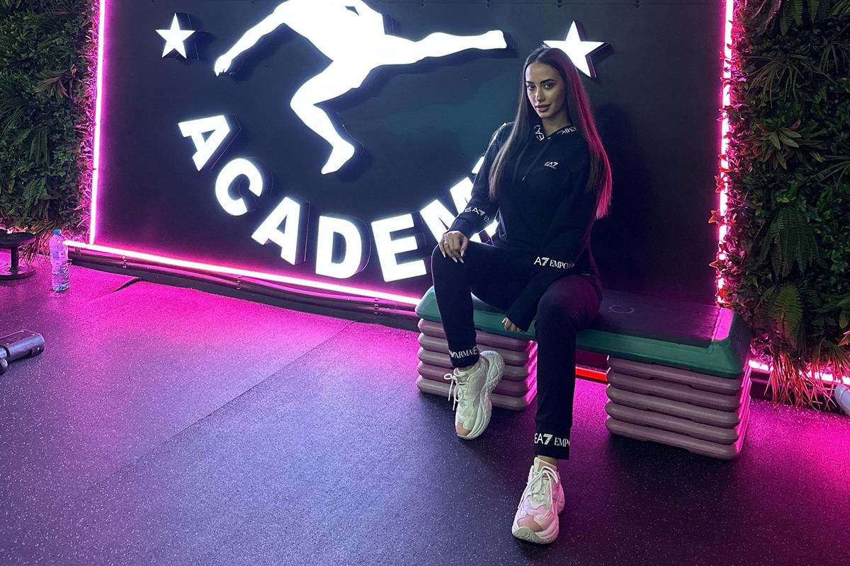 Dimineața la bancă, seară în sală » Secretele Larisei, antrenoare de fitness: „Când am poftă de dulce, asta încerc să mănânc”