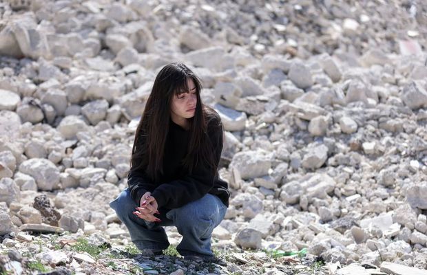 O refugiată din Siria, portdrapel al Echipei Olimpice a Refugiaților, s-a întors în țara ei și și-a găsit locuința distrusă: „Nimic nu a mai rămas”