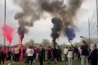 Suporterii rapidiști au încins și mai mult atmosfera înainte de derby » Au venit cu torțe la antrenamentul favoriților