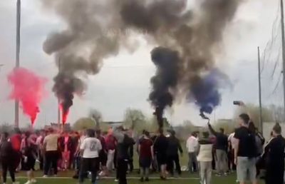 Suporterii rapidiști au încins și mai mult atmosfera înainte de derby » Au venit cu torțe la antrenamentul favoriților
