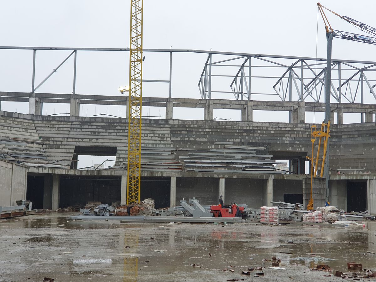 Speranțe pentru polivalenta abandonată din România » Ajunsă o ruină, noua sală a primit undă verde și lucrările urmează să fie reluate