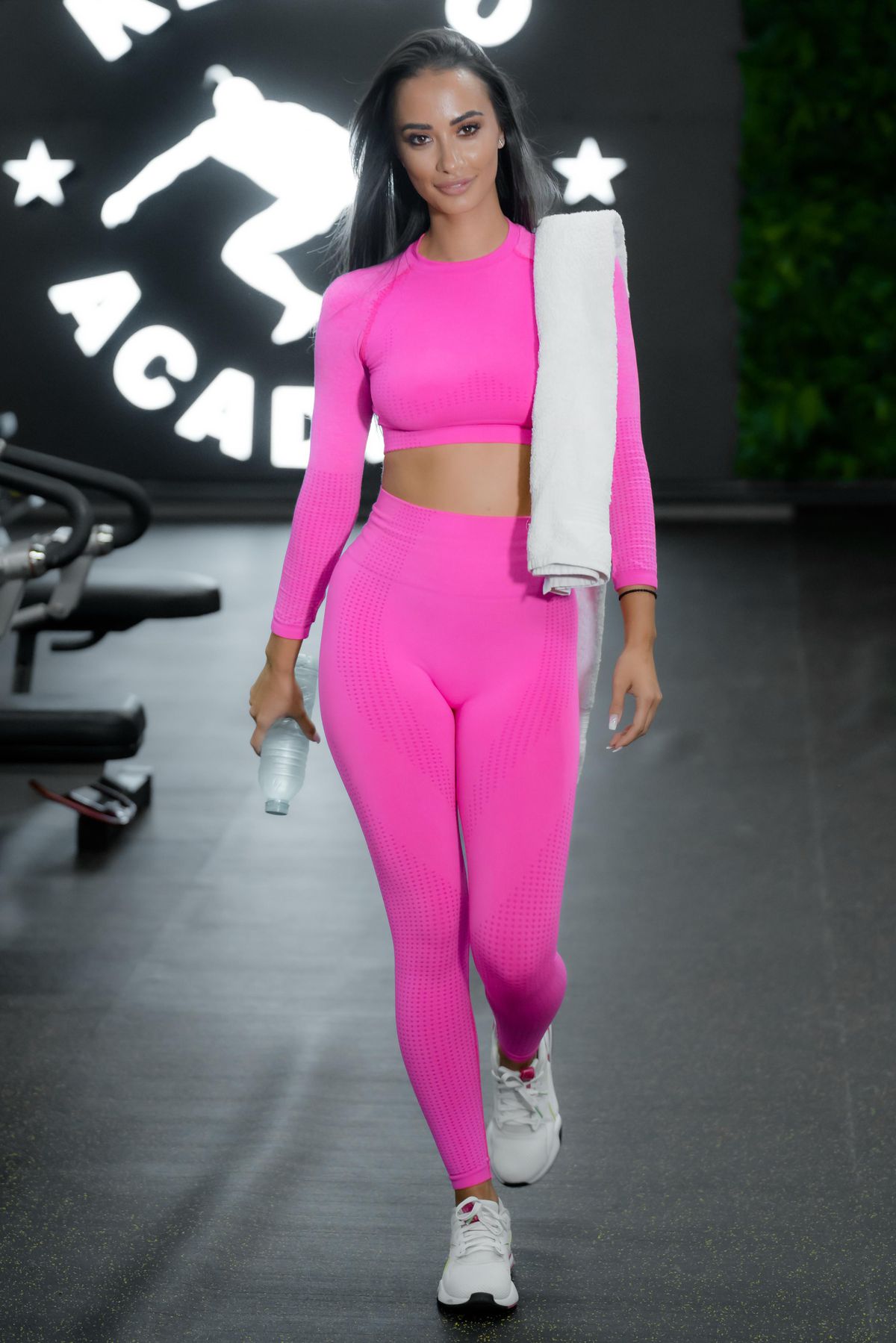 Dimineața la bancă, seară în sală » Secretele Larisei, antrenoare de fitness: „Când am poftă de dulce, asta încerc să mănânc”