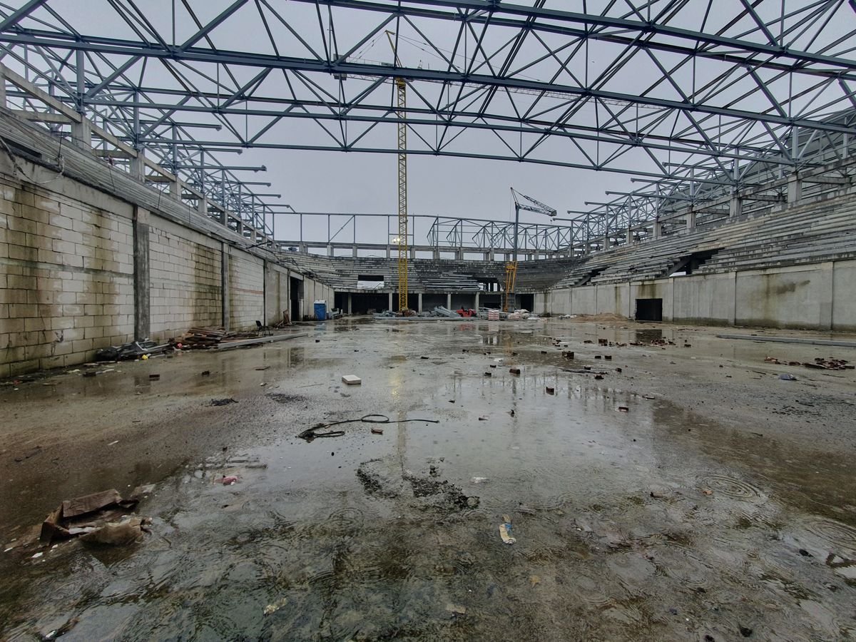 Speranțe pentru polivalenta abandonată din România » Ajunsă o ruină, noua sală a primit undă verde și lucrările urmează să fie reluate