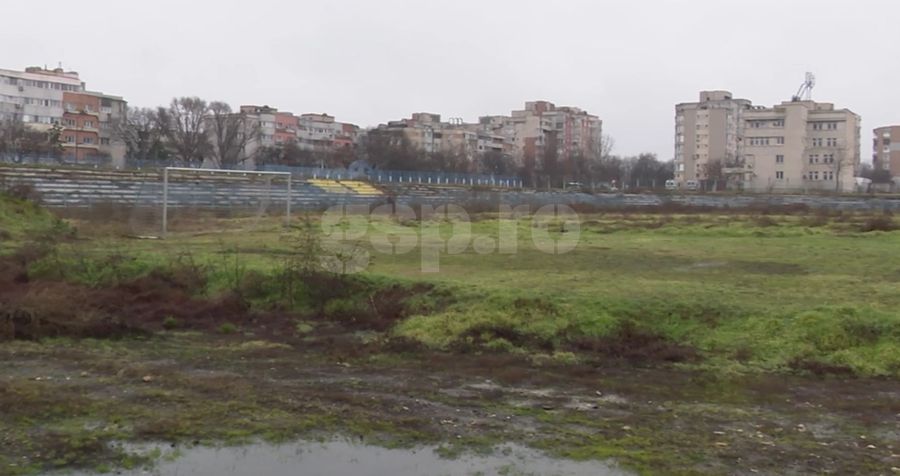 Constanța, raiul ruinelor! Polivalenta de pe litoral e șantierul groazei, iar prețul crește amețitor! + Pădurea din groapa „Farul” și alte trei baze sportive în stare jalnică