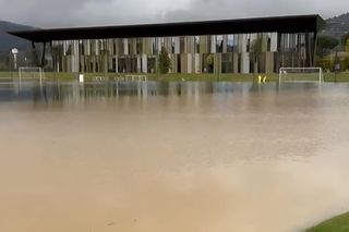 Dezastru! Cum arată Viola Park » Tavane căzute, birouri inundate. Dar Fiorentina - Juventus SE JOACĂ!