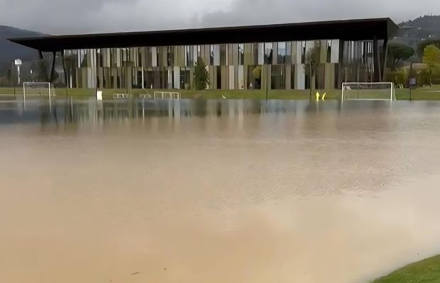 Dezastru! Cum arată Viola Park » Tavane căzute, birouri inundate. Dar Fiorentina - Juventus SE JOACĂ!