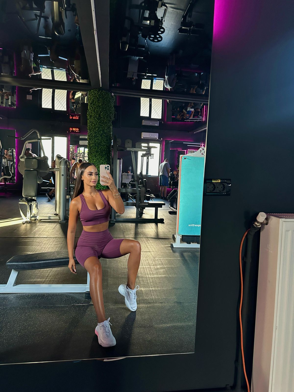 Dimineața la bancă, seară în sală » Secretele Larisei, antrenoare de fitness: „Când am poftă de dulce, asta încerc să mănânc”