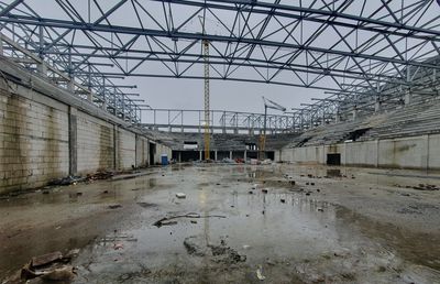 Constanța, raiul ruinelor! Polivalenta de pe litoral e șantierul groazei, iar prețul crește amețitor! + Pădurea din groapa „Farul” și alte trei baze sportive în stare jalnică
