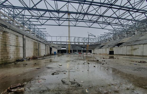 Constanța, raiul ruinelor! Polivalenta de pe litoral e șantierul groazei, iar prețul crește amețitor! + Pădurea din groapa „Farul” și alte trei baze sportive în stare jalnică