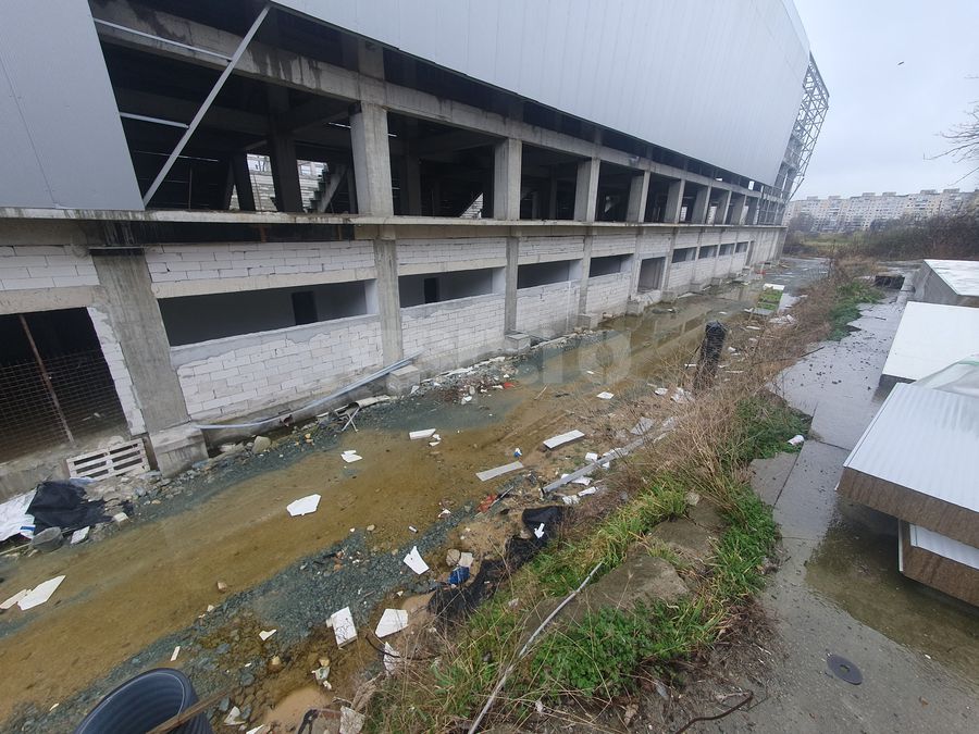 Constanța, raiul ruinelor! Polivalenta de pe litoral e șantierul groazei, iar prețul crește amețitor! + Pădurea din groapa „Farul” și alte trei baze sportive în stare jalnică