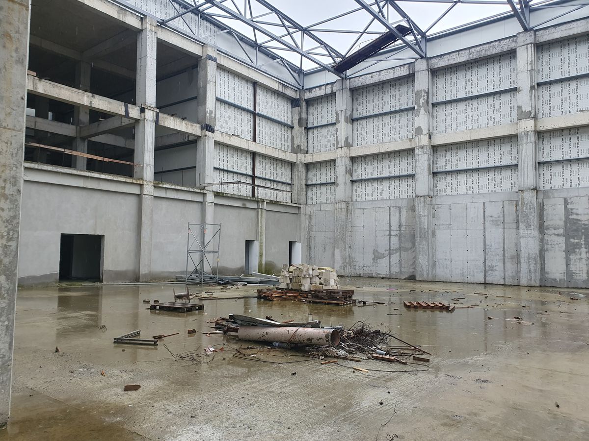 Speranțe pentru polivalenta abandonată din România » Ajunsă o ruină, noua sală a primit undă verde și lucrările urmează să fie reluate