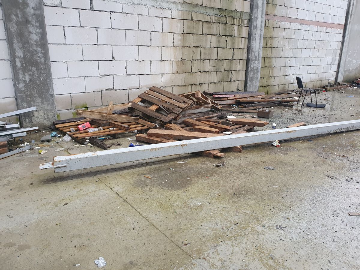 Speranțe pentru polivalenta abandonată din România » Ajunsă o ruină, noua sală a primit undă verde și lucrările urmează să fie reluate