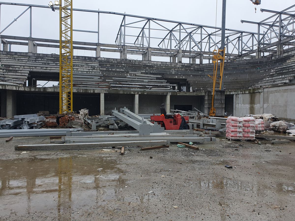 Speranțe pentru polivalenta abandonată din România » Ajunsă o ruină, noua sală a primit undă verde și lucrările urmează să fie reluate