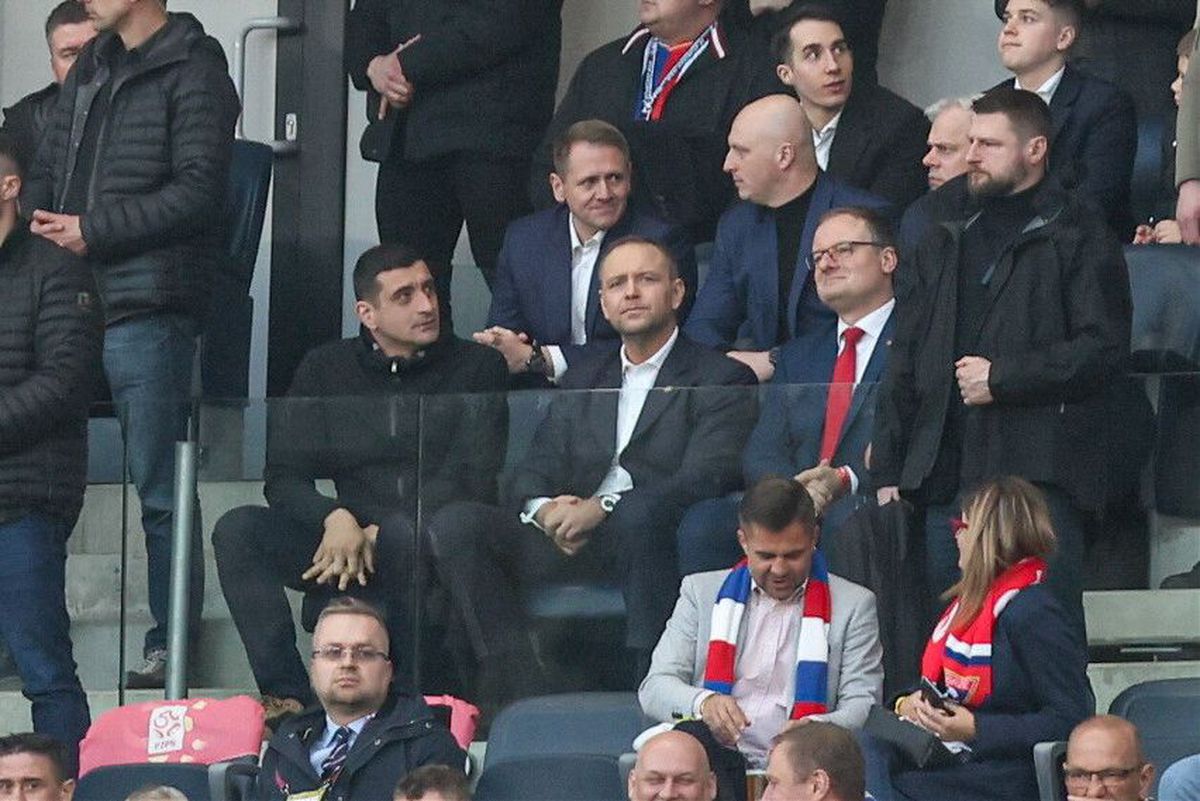 Fostul șef de galerie George Simion, surprins la meci alături de președintele Poloniei