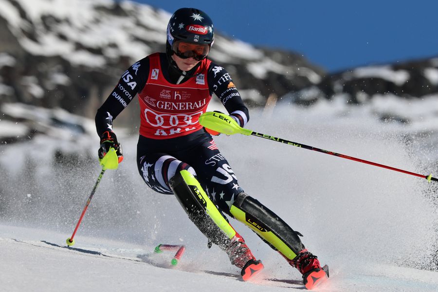 Mikaela Shiffrin în acțiune FOTO Imago Images Mikaela Shiffrin a bifat a opta victorie a sezonului la slalom în Cupa Mondială, dar nu și-a asigurat încă Marele Glob de Cristal