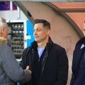 Teia Sponte a coborât din lojă pentru a-l saluta pe Rădoi. Mirel a părut surprins de gest. Foto: Ionuț Iordache (GSP)