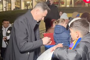 Cadre inedite după FCSB - Metaloglobus » Cum l-au așteptat micuții fani pe Mirel Rădoi: „Să știi că antrenezi bine :)”