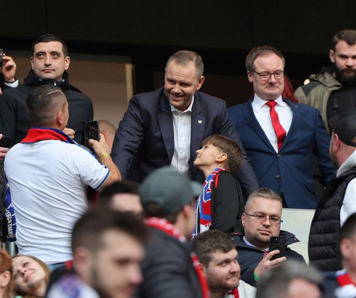 Fostul șef de galerie George Simion, surprins la meci alături de președintele Poloniei