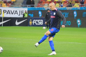 FCSB - Metaloglobus » Mirel Rădoi debutează pe banca roș-albaștrilor, în play-out. Echipele de start: Chiricheș, titular!
