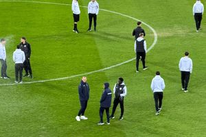 FCSB - Metaloglobus » Mirel Rădoi debutează pe banca roș-albaștrilor, în play-out. Echipele de start: Chiricheș, titular!