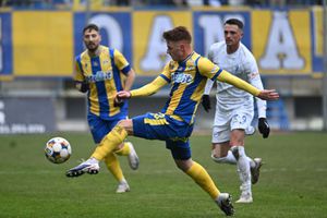 Farul - Petrolul, primul meci al zilei în Superligă. Duel tare în zona fierbinte din play-out. Echipe probabile