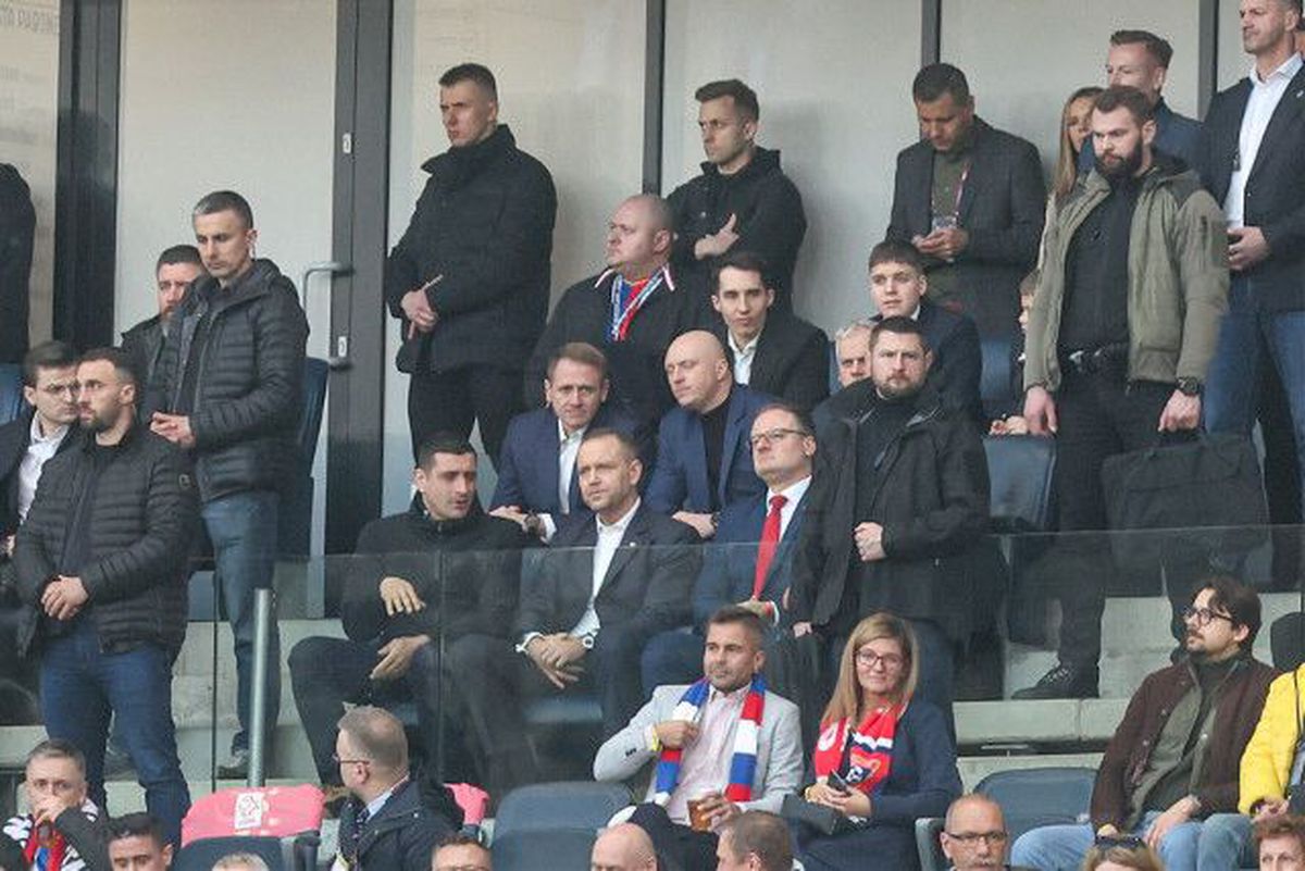 Fostul șef de galerie George Simion, surprins la meci alături de președintele Poloniei