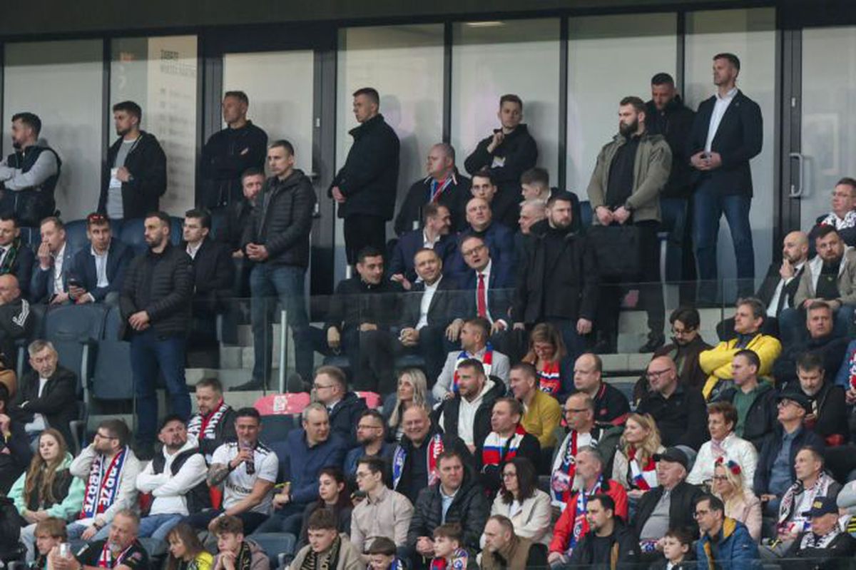 Fostul șef de galerie George Simion, surprins la meci alături de președintele Poloniei