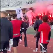 Fanii lui U Cluj, la antrenamentul echipei înainte de derby-ul cu CFR Cluj// foto: Facebook @U Cluj Fans