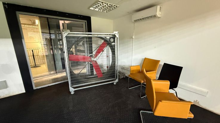 Au adus ventilatorul în studio-ul de la Arena Națională/ FOTO: Gazeta Sporturilor