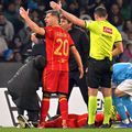 Panică la Napoli - Lecce! Lameck Banda s-a prăbușit brusc pe teren . Foto: Imago