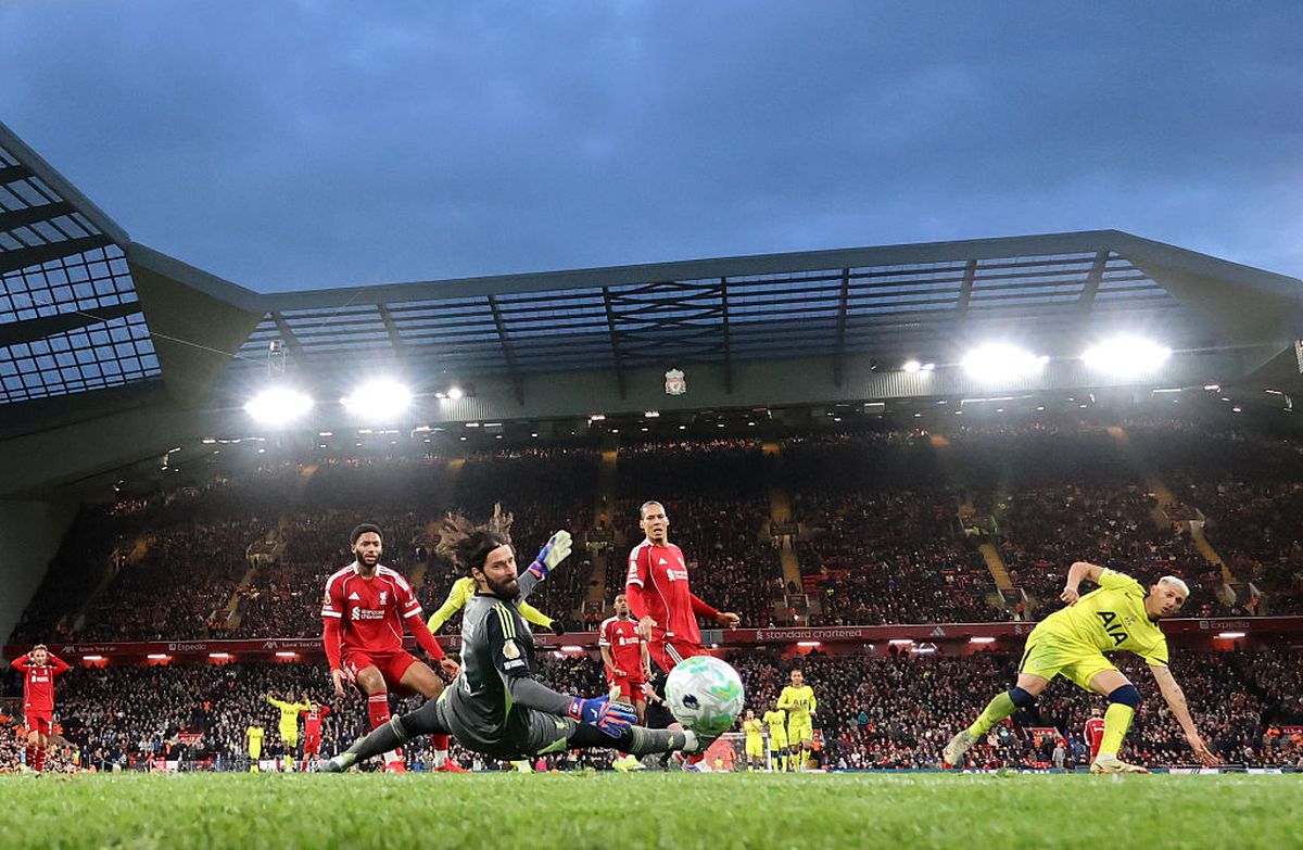 Radu Drăgușin, chemat la interviuri după remiza cu Liverpool: „Au fost câteva săptămâni grele”