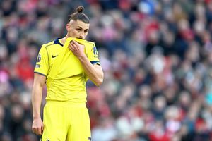 Englezii l-au lăsat corijent pe Radu Drăgușin pentru prestația din Liverpool - Tottenham: „Pare pierdut, oribil!”