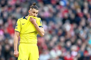 Orice ar face nu e suficient! Englezii l-au lăsat corijent pe Radu Drăgușin, pentru prestația din Liverpool - Tottenham