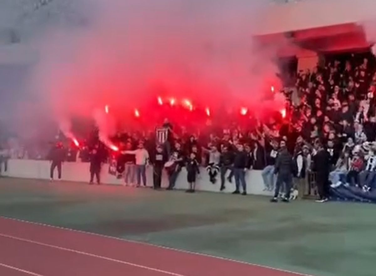 Torțe și fumigene la antrenament, înaintea derby-ului din Superliga