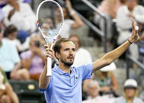 Ce surpriză! Medvedev l-a eliminat pe Carlos Alcaraz, care avea 16-0 în acest an, și e în finala Indian Wells: „Nu l-am mai văzut niciodată jucând așa”