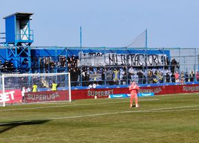 Ce nu s-a văzut la TV în Farul - Petrolul: Ultrașii, păziți să nu se bată între el + Un fotbalist a ajuns la spital