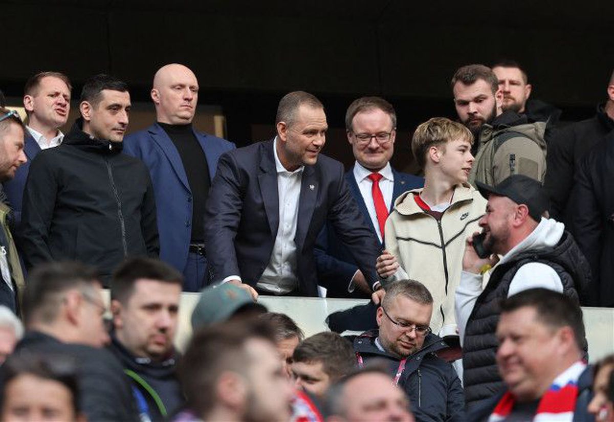 Fostul șef de galerie George Simion, surprins la meci alături de președintele Poloniei