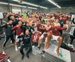 Fotografia de grup a rapidiștilor după 3-2 cu Dinamo // foto: Facebook @ FC Rapid