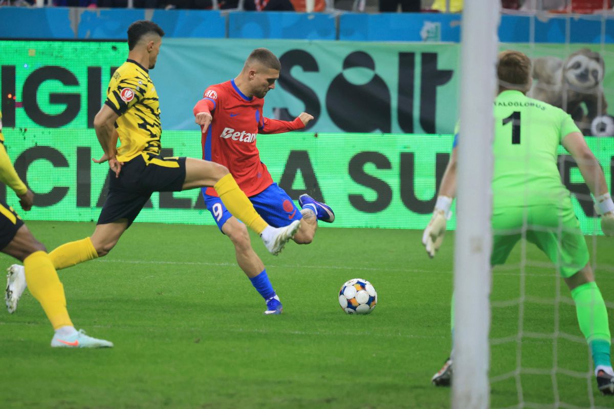 OUT după 28 de minute » Nu a rezistat nici măcar o repriză la debutul lui Mirel Rădoi la FCSB