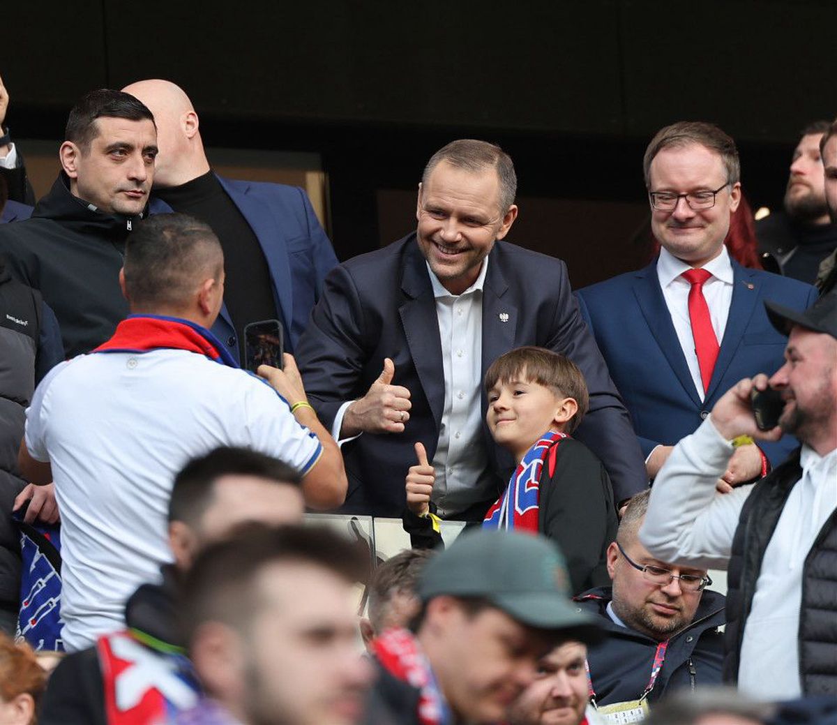 Fostul șef de galerie George Simion, surprins la meci alături de președintele Poloniei