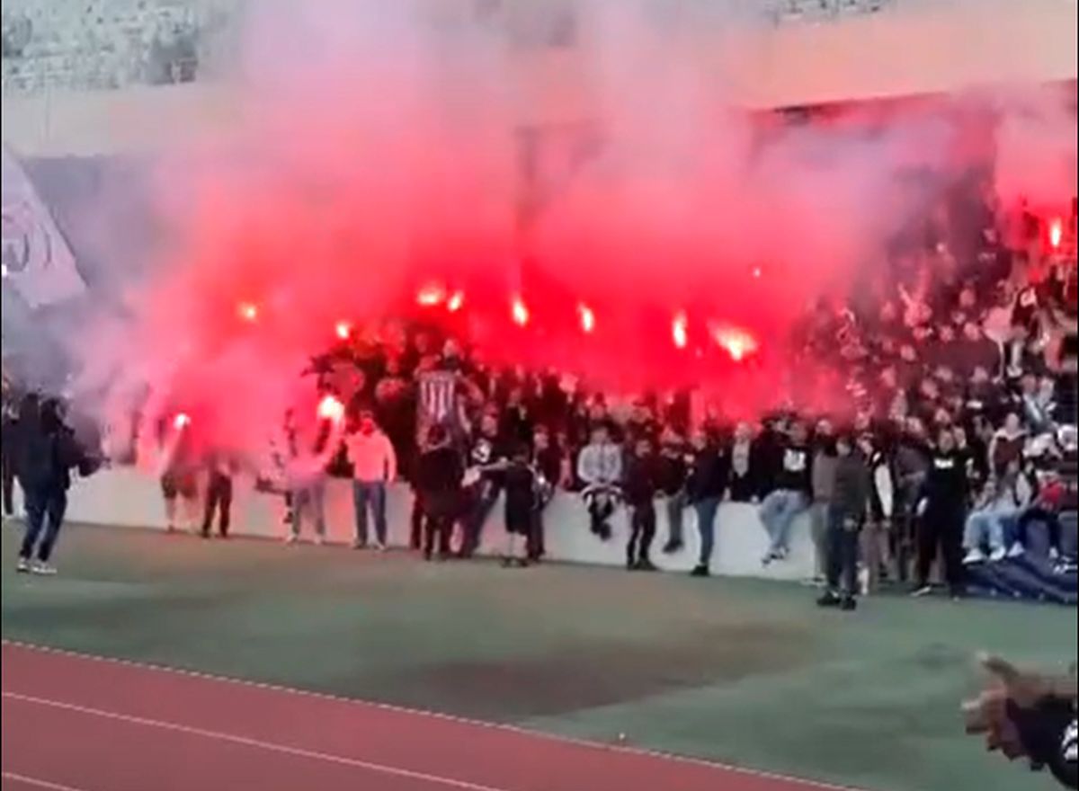 Torțe și fumigene la antrenament, înaintea derby-ului din Superliga