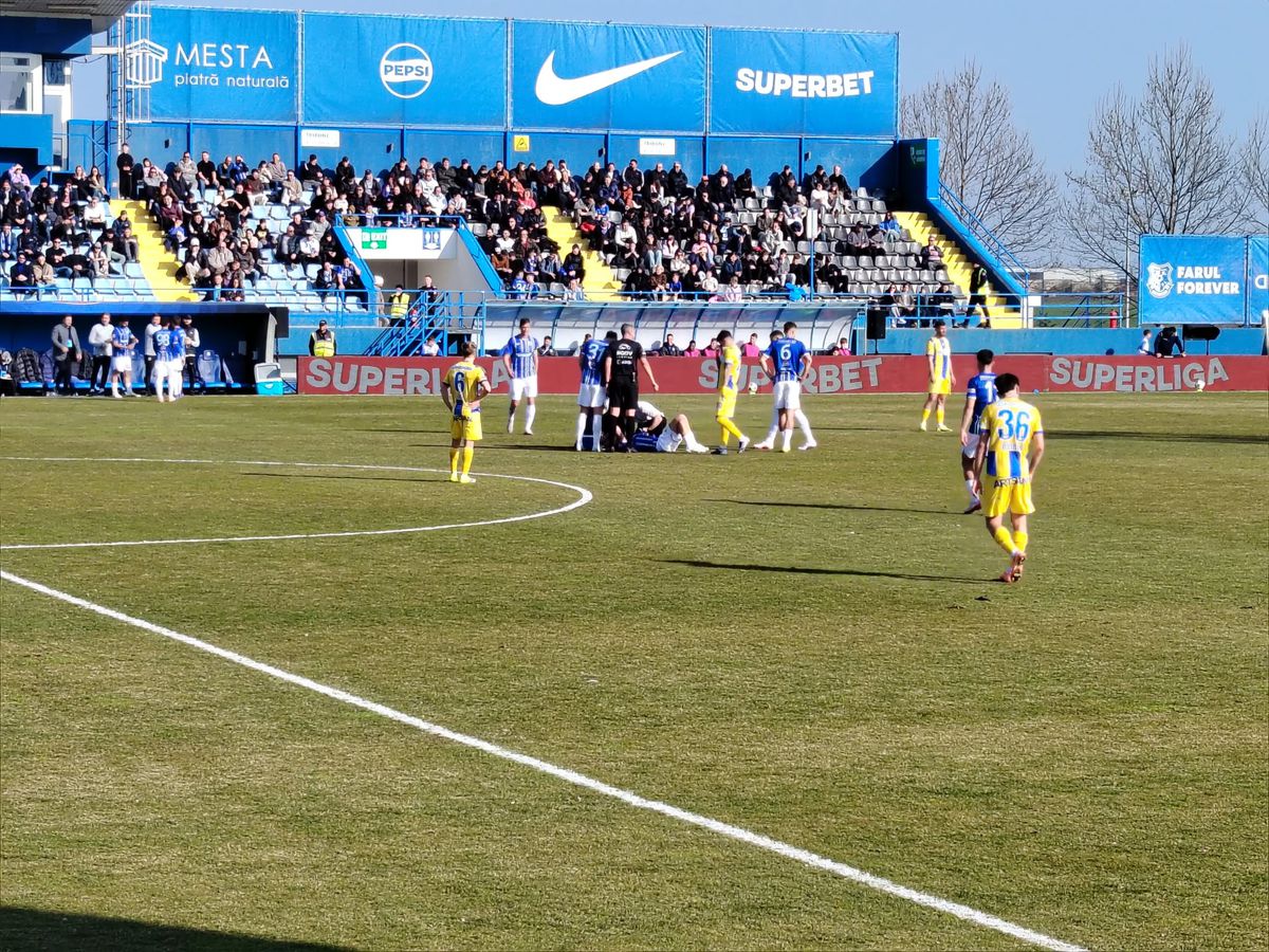 Fractură de tibie! Accidentare gravă în Farul - Petrolul