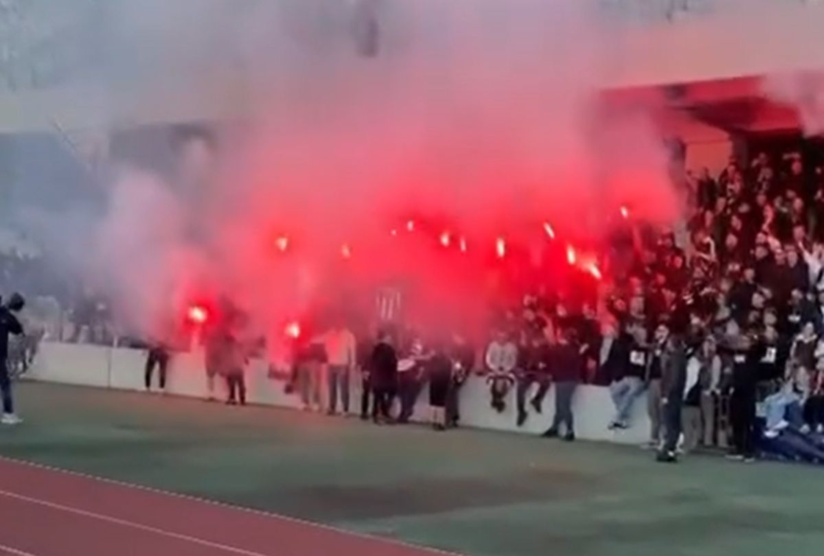 Torțe și fumigene la antrenament, înaintea derby-ului din Superliga
