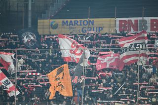 „Silă. Și rușine. E rasism și extremism în stare pură!” » Mesajul șocant care a apărut la Rapid - Dinamo: „Ar trebui să-i DEPUNCTEZE!”